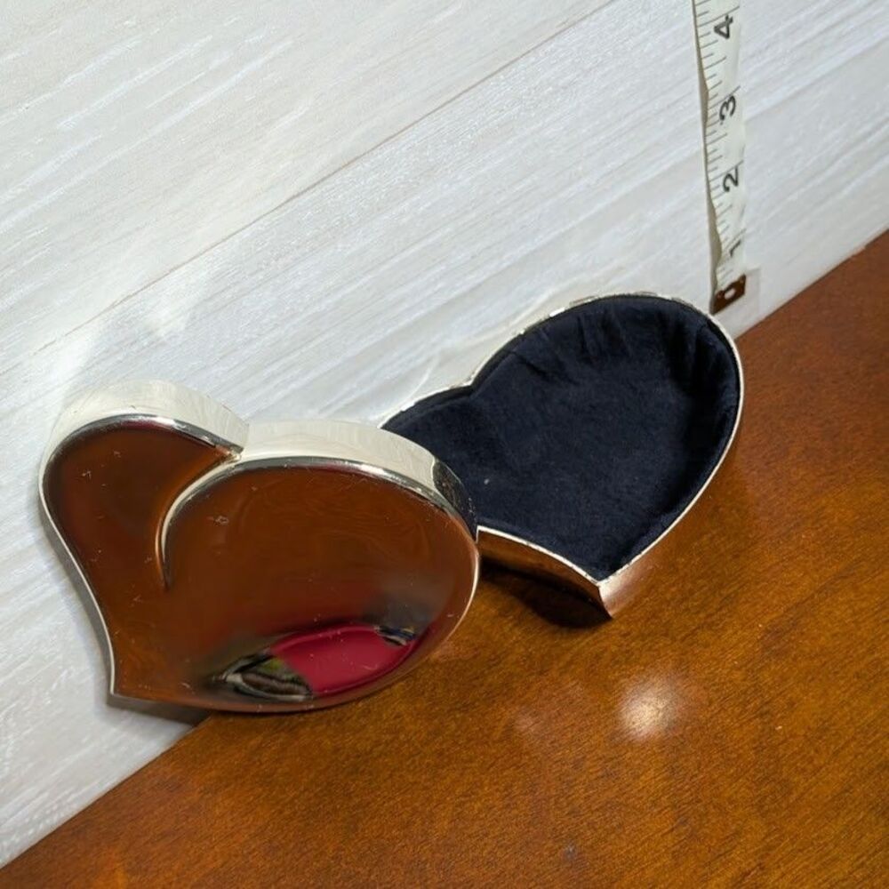 VTG Silver Toned Velvet Lined Heart Shaped Jewelry Trinket Box 4.5"W Gift Box